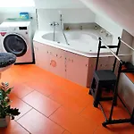 Апартаменты Am Waldesrand - Garten, Terrasse, Grill, Luftkuehler, Massagesessel, Kinderspielecke, Spielekonsole Котбус