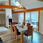 Διαμέρισμα Am Waldesrand - Garten, Terrasse, Grill, Luftkuehler, Massagesessel, Kinderspielecke, Spielekonsole