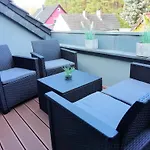Am Waldesrand - Garten, Terrasse, Grill, Luftkuehler, Massagesessel, Kinderspielecke, Spielekonsole