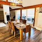 Apartmán Am Waldesrand - Garten, Terrasse, Grill, Luftkuehler, Massagesessel, Kinderspielecke, Spielekonsole Cottbus