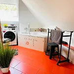 Am Waldesrand - Garten, Terrasse, Grill, Luftkuehler, Massagesessel, Kinderspielecke, Spielekonsole