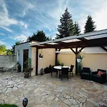 Am Waldesrand - Garten, Terrasse, Grill, Luftkuehler, Massagesessel, Kinderspielecke, Spielekonsole Appartement