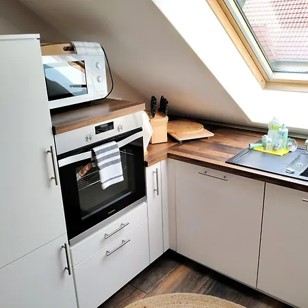 Appartement Am Waldesrand - Garten, Terrasse, Grill, Luftkuehler, Massagesessel, Kinderspielecke, Spielekonsole