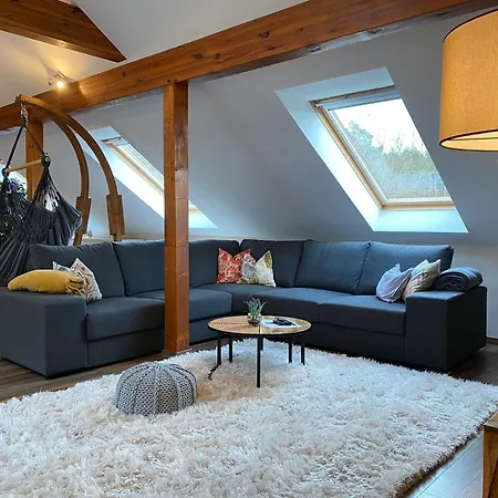 Am Waldesrand - Garten, Terrasse, Grill, Luftkuehler, Massagesessel, Kinderspielecke, Spielekonsole