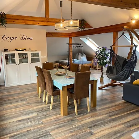 Am Waldesrand - Garten, Terrasse, Grill, Luftkuehler, Massagesessel, Kinderspielecke, Spielekonsole