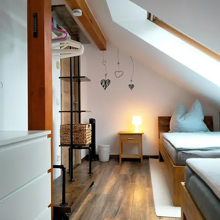 Appartement Am Waldesrand - Garten, Terrasse, Grill, Luftkuehler, Massagesessel, Kinderspielecke, Spielekonsole