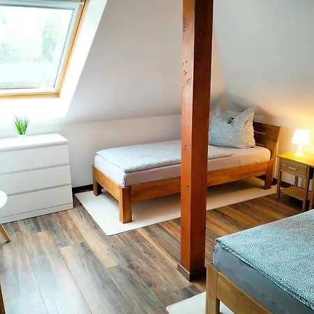 Appartement Am Waldesrand - Garten, Terrasse, Grill, Luftkuehler, Massagesessel, Kinderspielecke, Spielekonsole *