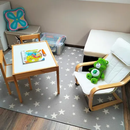 Apartament Am Waldesrand - Garten, Terrasse, Grill, Luftkuehler, Massagesessel, Kinderspielecke, Spielekonsole *