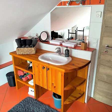 Appartement Am Waldesrand - Garten, Terrasse, Grill, Luftkuehler, Massagesessel, Kinderspielecke, Spielekonsole Cottbus