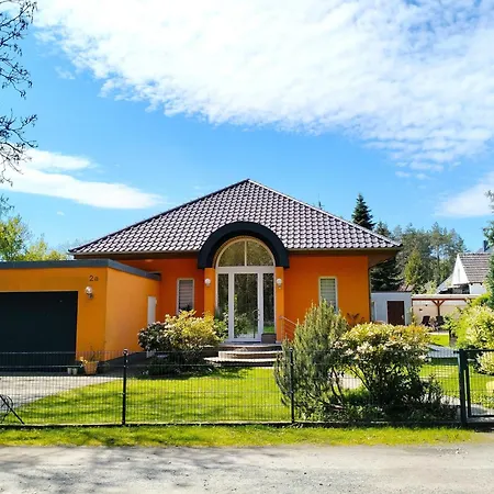 Apartment Am Waldesrand: Garden Retreat With Family-friendly Amenities *