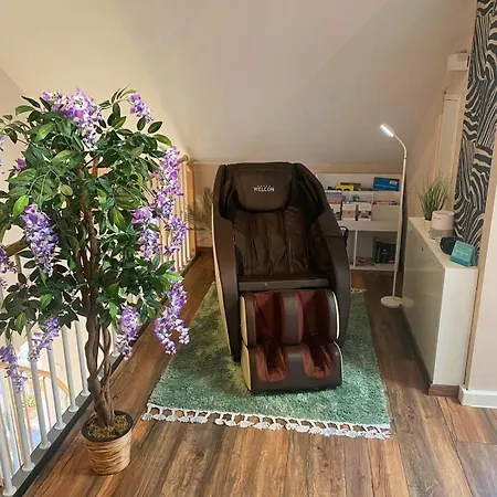 Am Waldesrand - Garten, Terrasse, Grill, Luftkuehler, Massagesessel, Kinderspielecke, Spielekonsole Appartement Cottbus