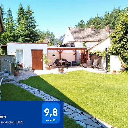 Am Waldesrand - Garten, Terrasse, Grill, Luftkuehler, Massagesessel, Kinderspielecke, Spielekonsole * Chociebuż