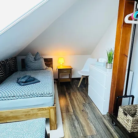 Апартаменты Am Waldesrand - Garten, Terrasse, Grill, Luftkuehler, Massagesessel, Kinderspielecke, Spielekonsole *