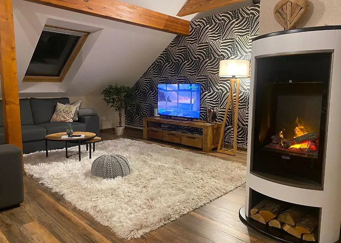 Apartament Am Waldesrand - Garten, Terrasse, Grill, Luftkuehler, Massagesessel, Kinderspielecke, Spielekonsole Chociebuż